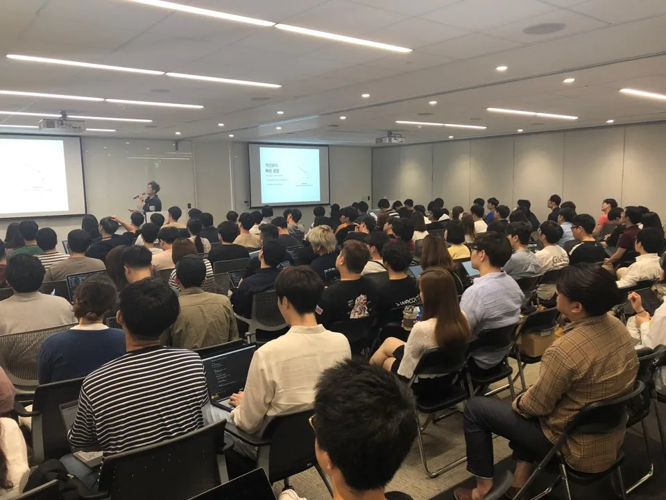 JavaScript is Everywhere 2019 발표 사진